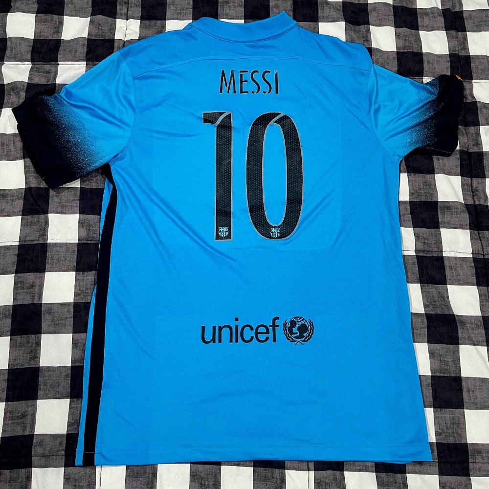 Lionel Messi Barcelona 2015/2016 Alternate Jersey - Nike, Size Large